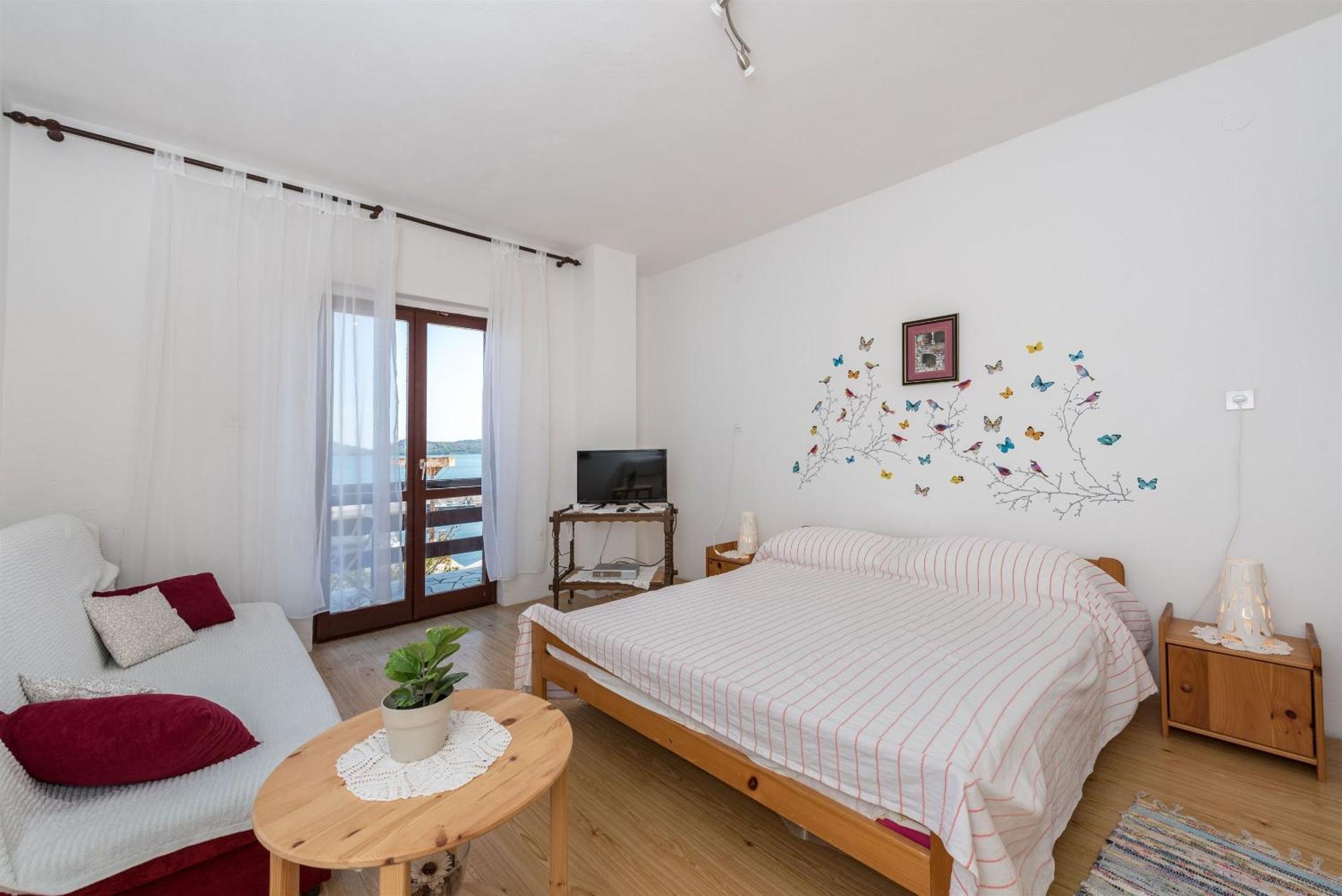 Apartments Mili - Near The Sea And The Centar Of Place ベティナ エクステリア 写真