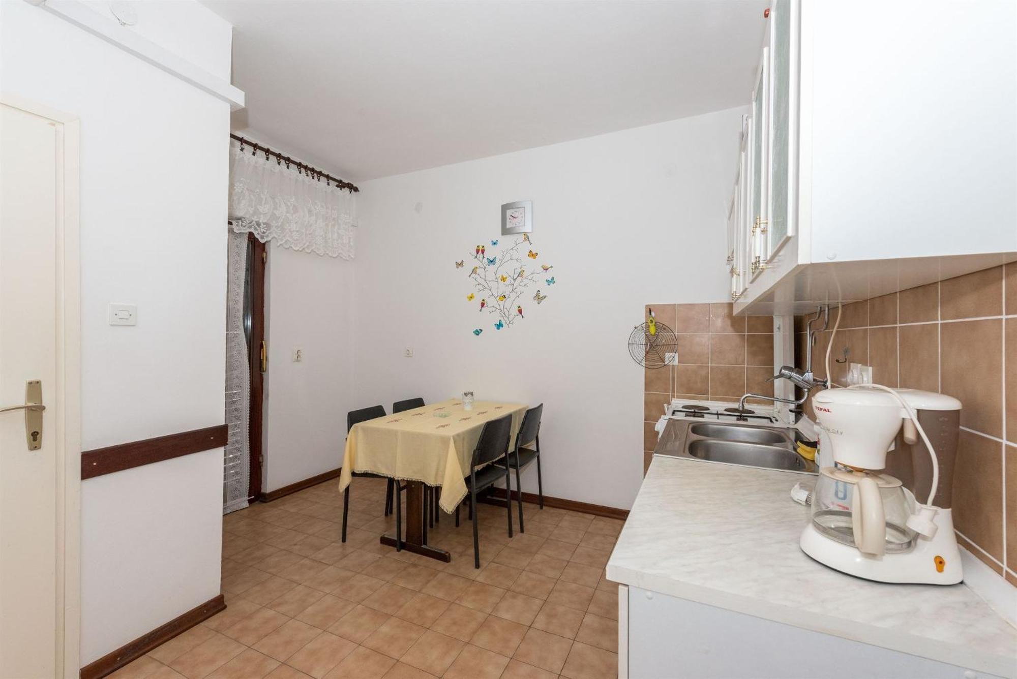 Apartments Mili - Near The Sea And The Centar Of Place ベティナ エクステリア 写真